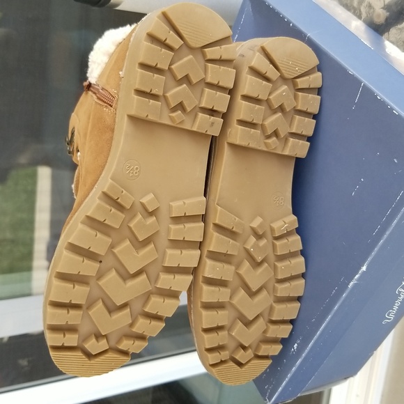 Size 8.5 tan winter boot - Picture 4 of 5